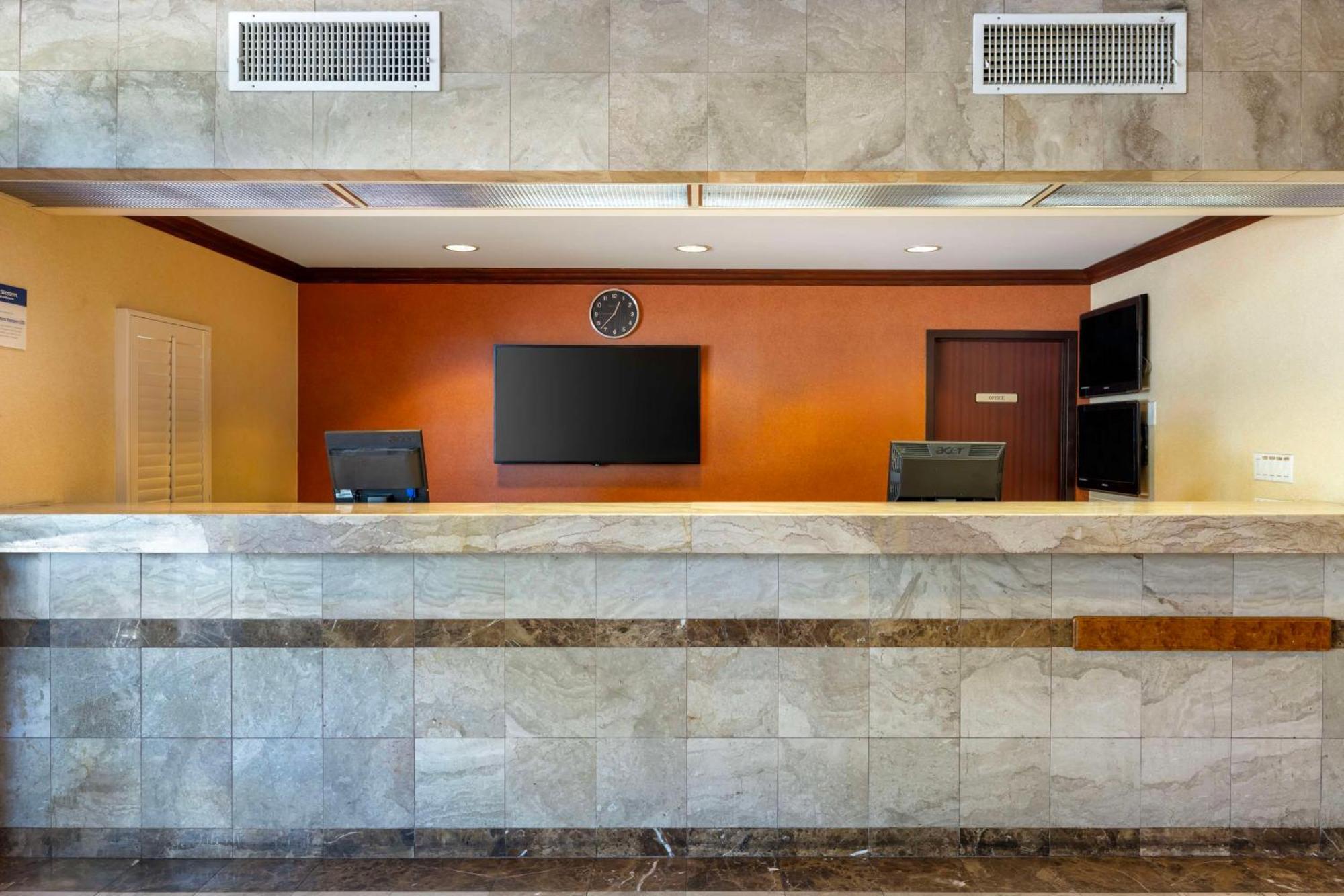 Hotel Western Angeles Worldport