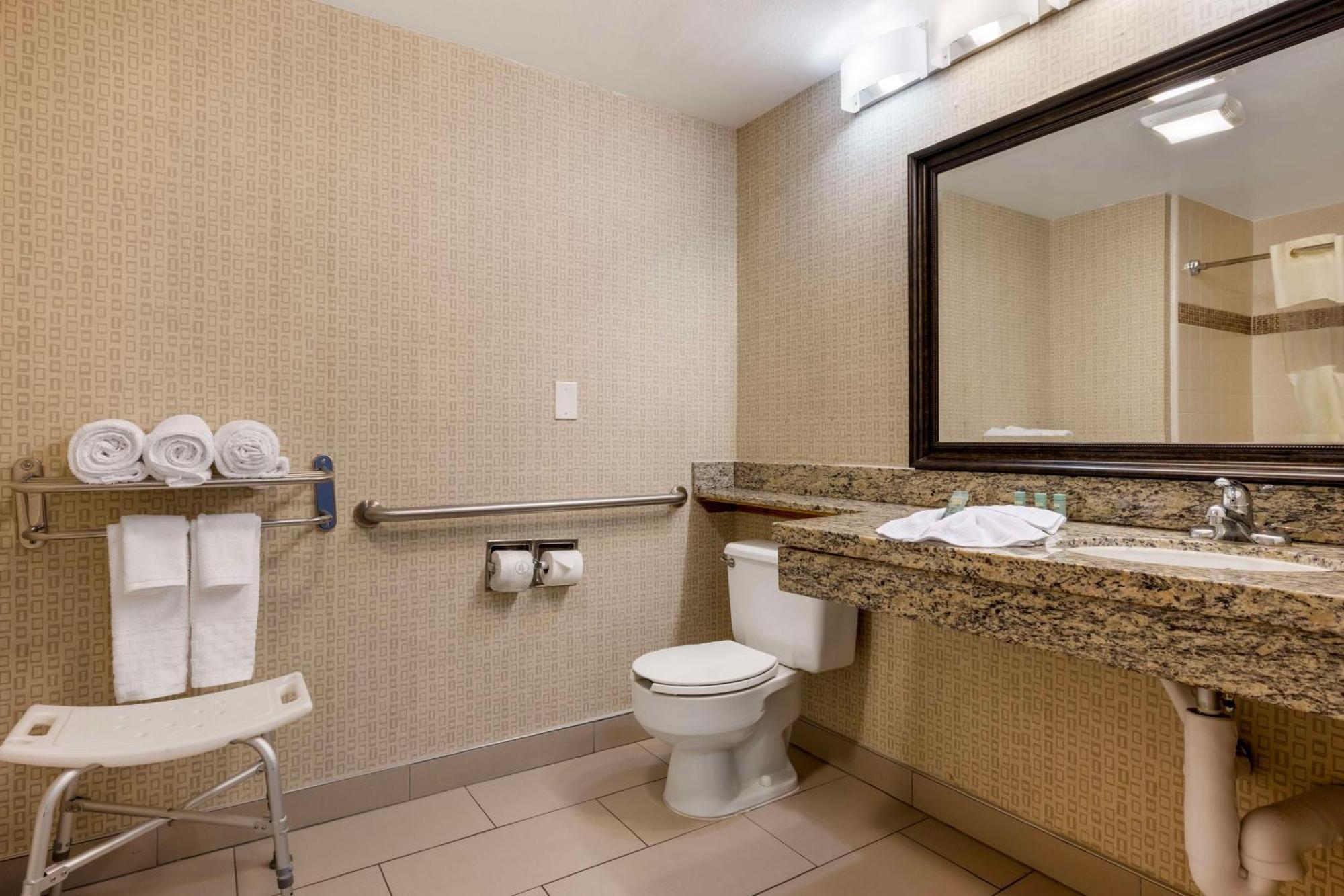 Western Angeles Worldport 3*