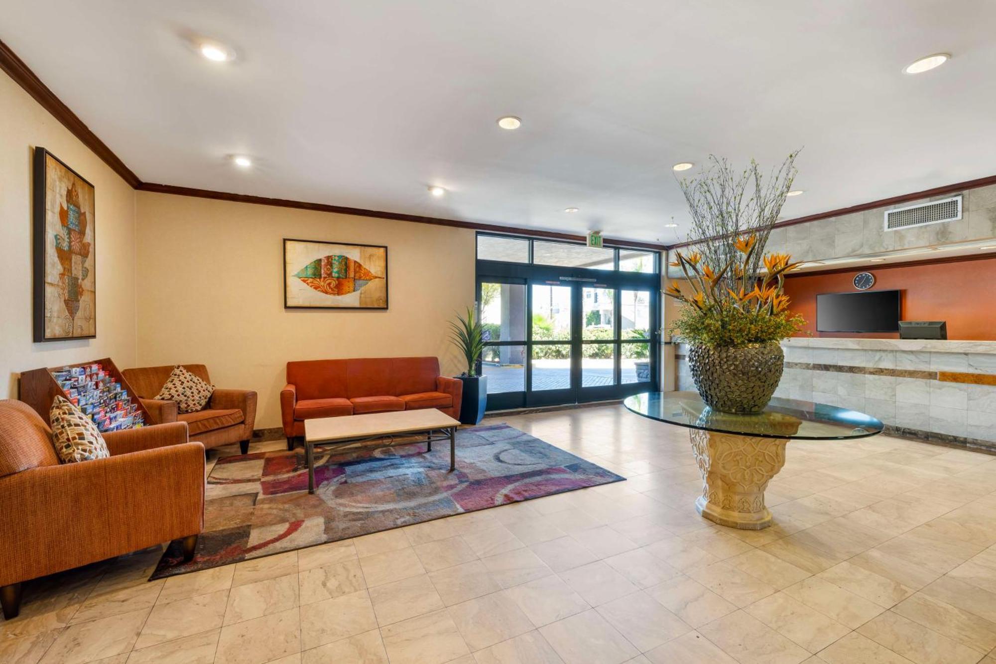 Western Angeles Worldport Hotel 3*