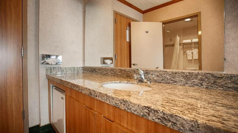 Western Angeles Worldport 3*